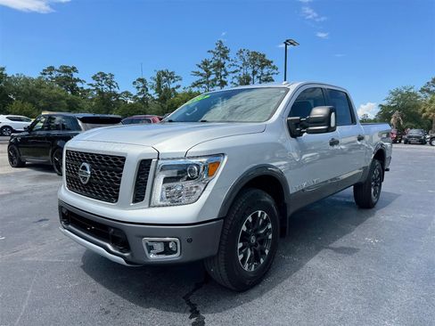 Used 2019 Nissan Titan PRO-4X w/ Pro-4x Convenience Package AWD/4WD image 4