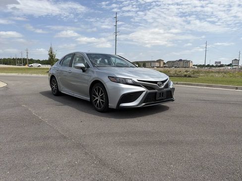 Used 2023 Toyota Camry SE FWD image 6