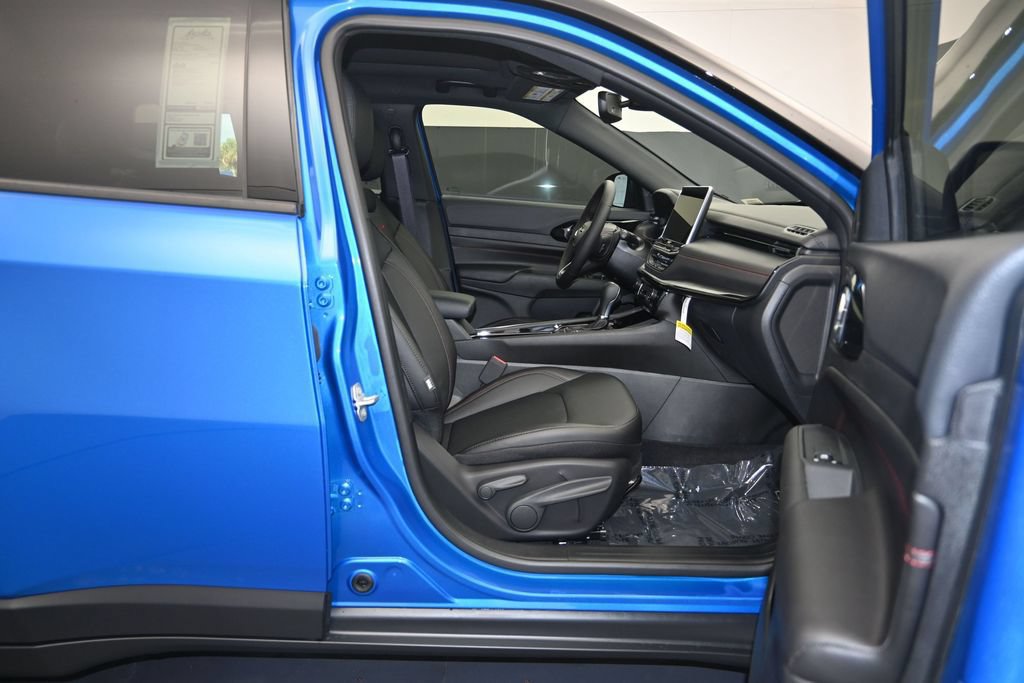 New 2026 Jeep Compass Trailhawk w/ Sun, Sound & Navigation Group AWD/4WD image 28