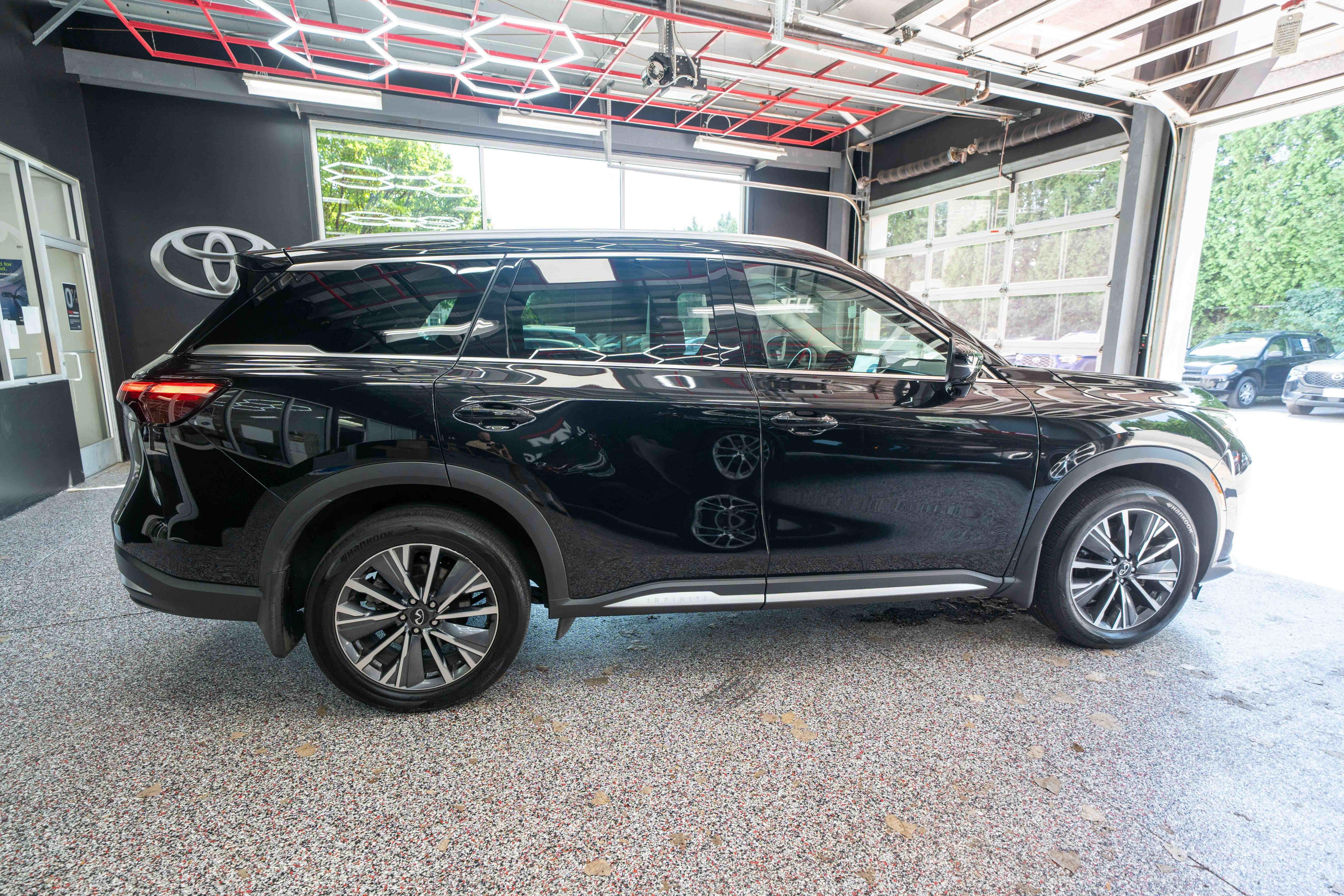 Used 2026 INFINITI QX60 Luxe w/ Cargo Package AWD/4WD image 4
