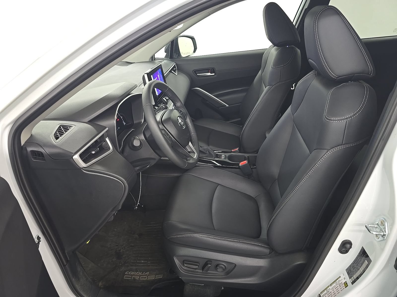 Used 2025 Toyota Corolla Cross XLE w/ Convenience Package AWD/4WD image 10