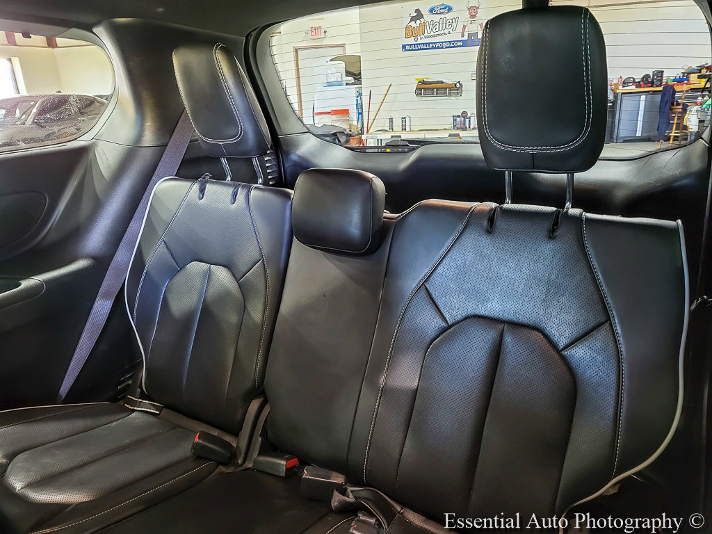 Used 2025 Chrysler Pacifica Limited FWD image 14