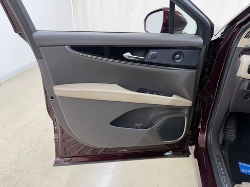 Used 2022 Lincoln Nautilus Reserve AWD/4WD image 18