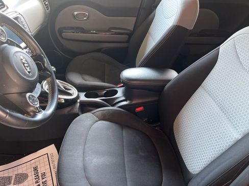 Used 2015 Kia Soul + w/ Audio Package image 9