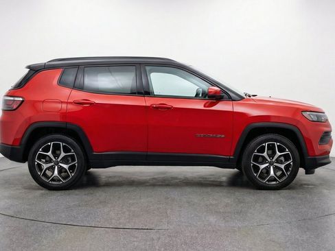 Used 2025 Jeep Compass Limited AWD/4WD image 9