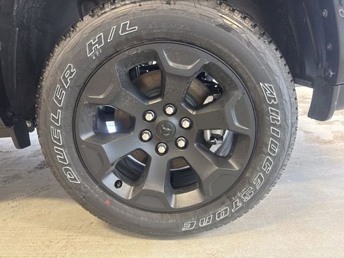 New 2026 RAM 1500 4x4 Crew Cab image 38