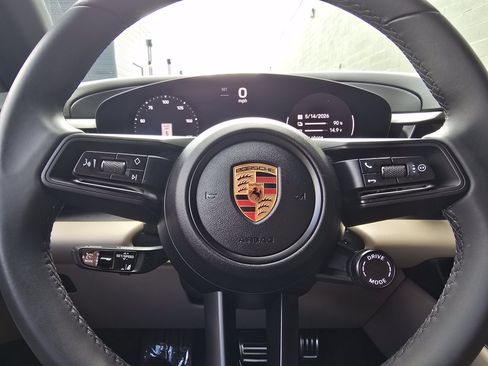Certified 2025 Porsche Macan 4S Electric AWD/4WD image 25