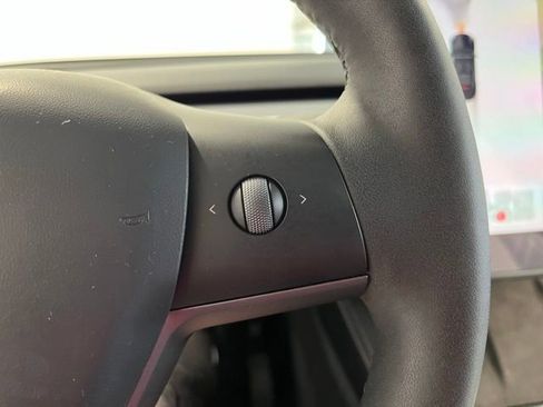 Used 2025 Tesla Model Y Long Range RWD image 25