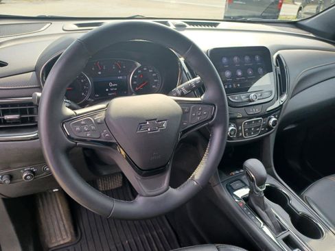 Used 2023 Chevrolet Equinox Premier AWD/4WD image 9
