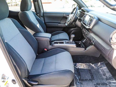 Certified 2020 Toyota Tacoma TRD Sport image 17