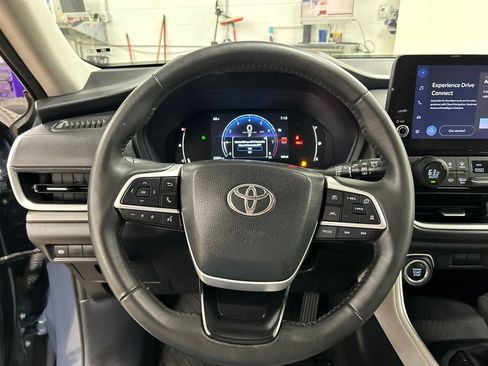 Used 2024 Toyota Grand Highlander AWD image 16