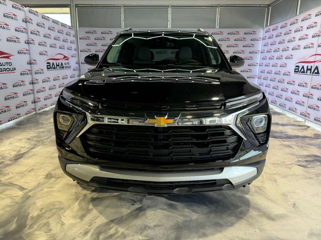 Used 2024 Chevrolet TrailBlazer LT w/ Driver Confidence Package AWD/4WD image 3