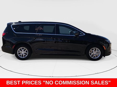 New 2027 Chrysler Pacifica Select FWD image 2