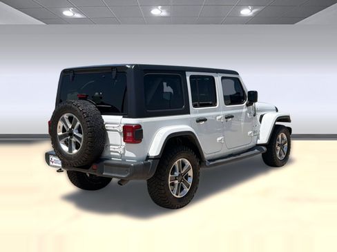 Used 2018 Jeep Wrangler Unlimited Sahara AWD/4WD image 9