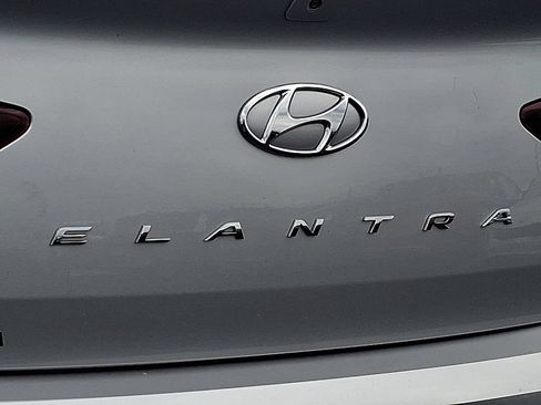 Used 2020 Hyundai Elantra SEL FWD image 29