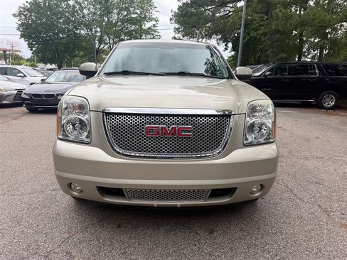 Used 2013 GMC Yukon Denali RWD image 2
