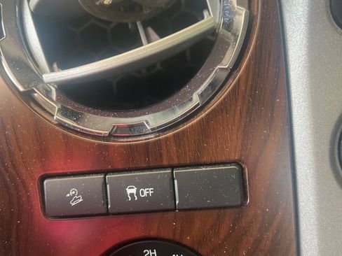 Used 2014 Ford F250 Lariat w/ Lariat Interior Package image 22