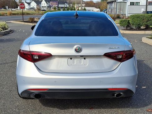 Used 2022 Alfa Romeo Giulia Ti image 5