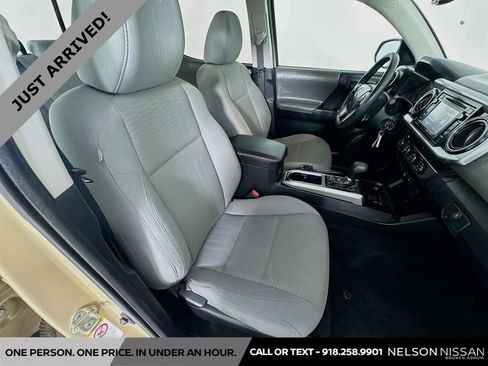 Used 2019 Toyota Tacoma SR5 AWD/4WD image 25