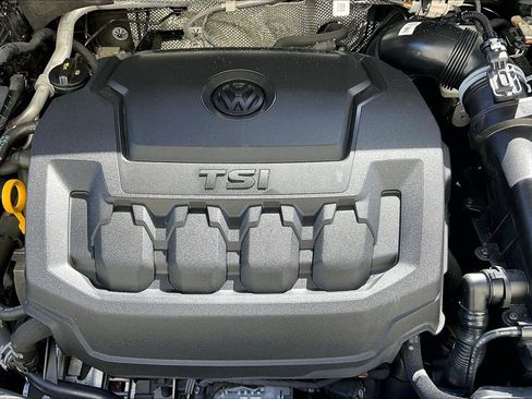 Certified 2022 Volkswagen Tiguan SEL R-Line image 32