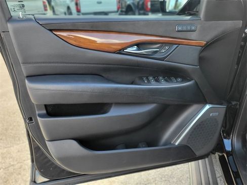 Used 2019 Cadillac Escalade ESV Premium Luxury image 15