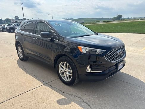 Certified 2023 Ford Edge SEL w/ Convenience Package AWD/4WD image 3
