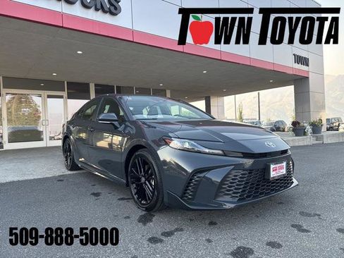 Certified 2025 Toyota Camry SE image 1