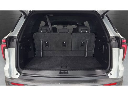 Used 2025 Chevrolet Traverse LT image 29