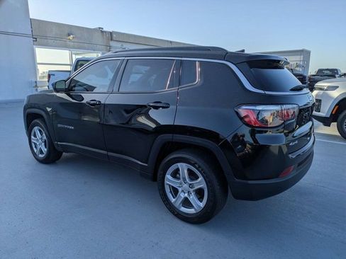 Used 2023 Jeep Compass Latitude w/ Sun and Sound Group AWD/4WD image 5