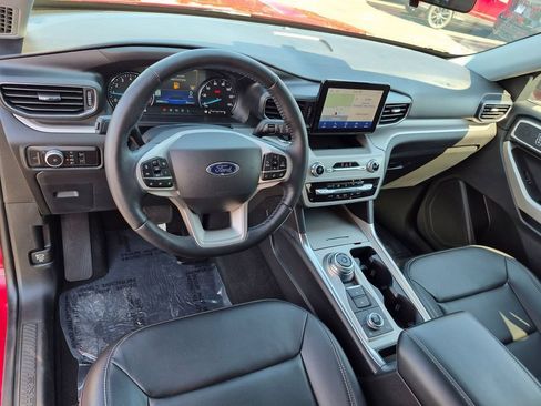 Used 2023 Ford Explorer XLT w/ Equipment Group 202A AWD/4WD image 9