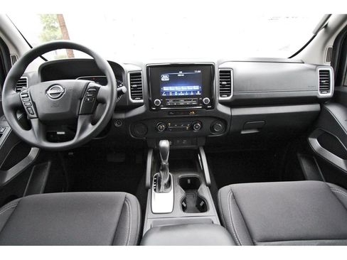 Used 2024 Nissan Frontier SV w/ Technology Package RWD image 9