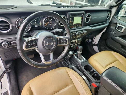 Used 2018 Jeep Wrangler Unlimited Sahara w/ Dual Top Group AWD/4WD image 28