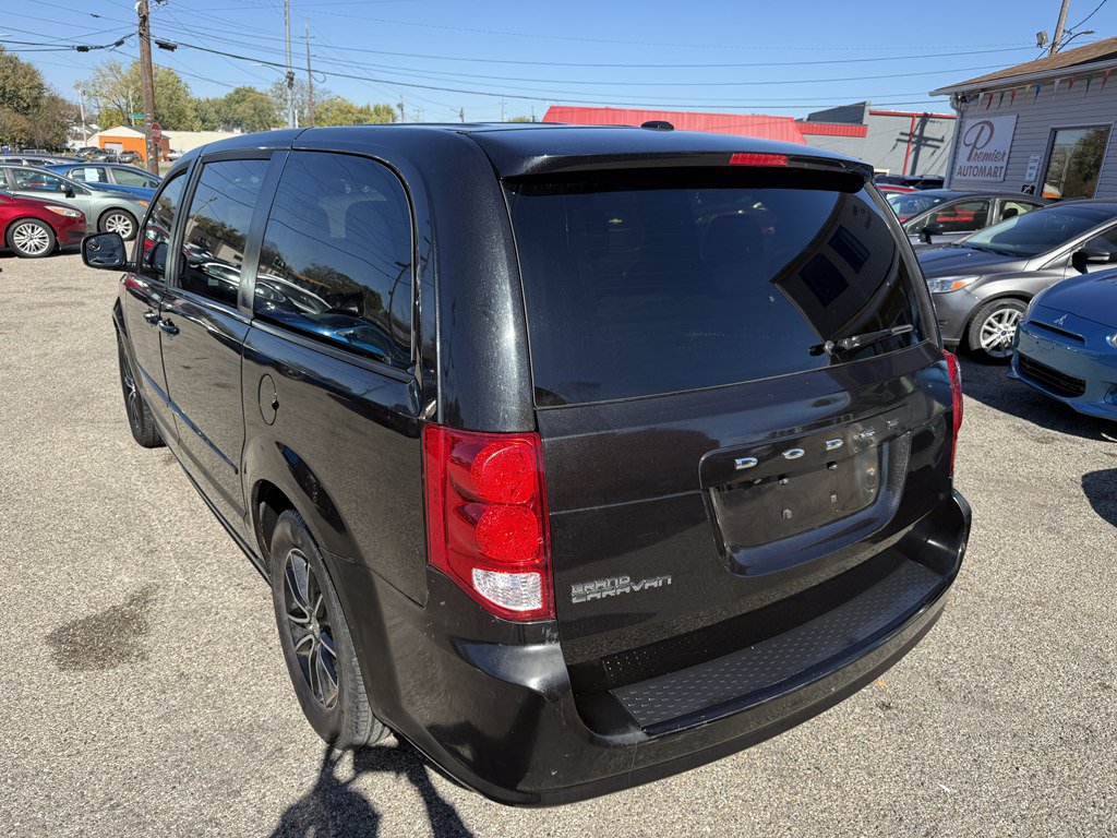 Used 2015 Dodge Grand Caravan SXT w/ Blacktop Package FWD image 4