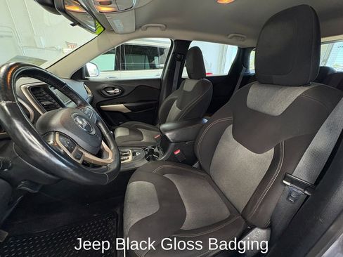 Used 2017 Jeep Cherokee Sport AWD/4WD image 13