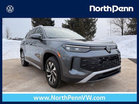 Used 2025 Volkswagen Tiguan S image 1