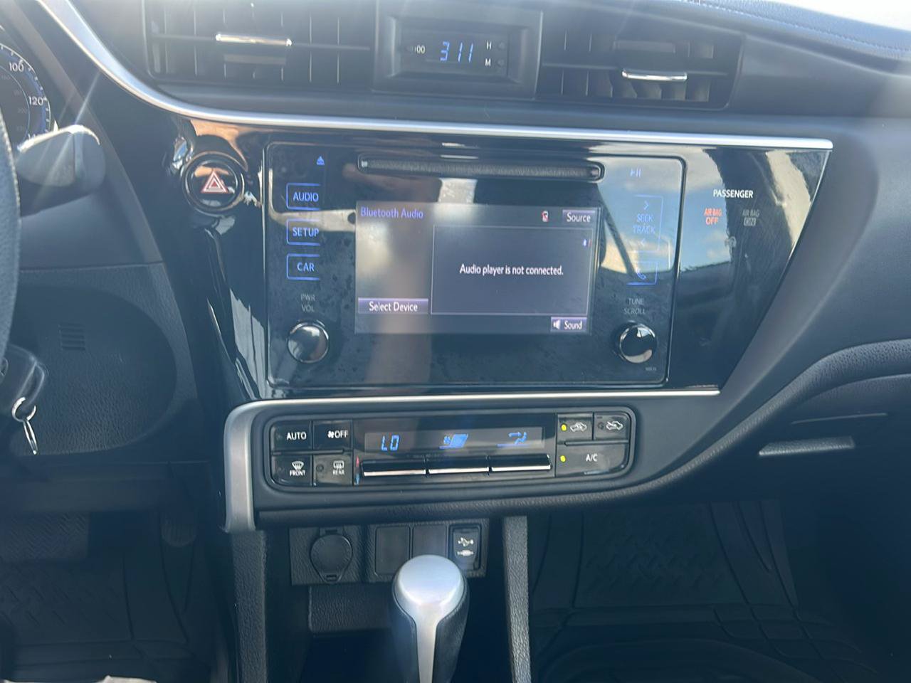 Used 2017 Toyota Corolla LE FWD image 18