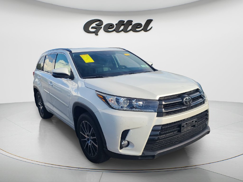 Used 2018 Toyota Highlander SE AWD/4WD image 4