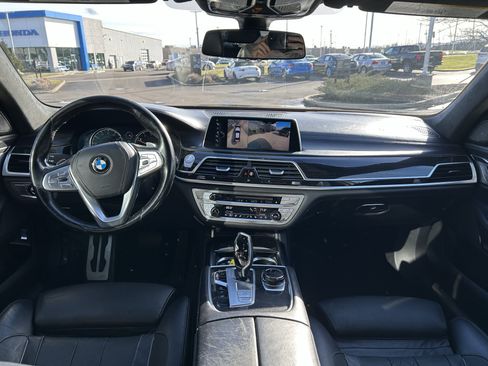 Used 2016 BMW 750i xDrive image 9