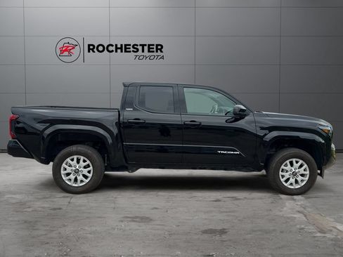 Certified 2025 Toyota Tacoma SR5 AWD/4WD image 6