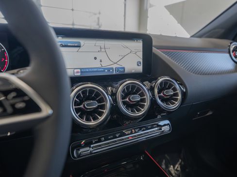 Certified 2025 Mercedes-Benz GLA 250 4MATIC image 34