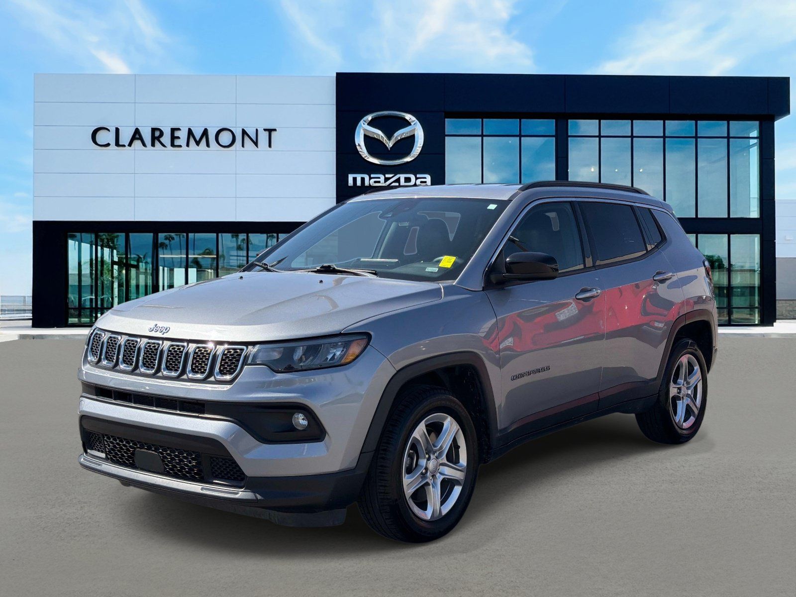 Used 2024 Jeep Compass Latitude AWD/4WD image 3