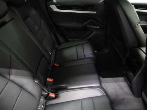 Used 2024 Porsche Cayenne image 43