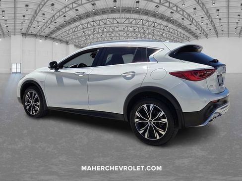 Used 2018 INFINITI QX30 Premium w/ Navigation Package AWD/4WD image 5