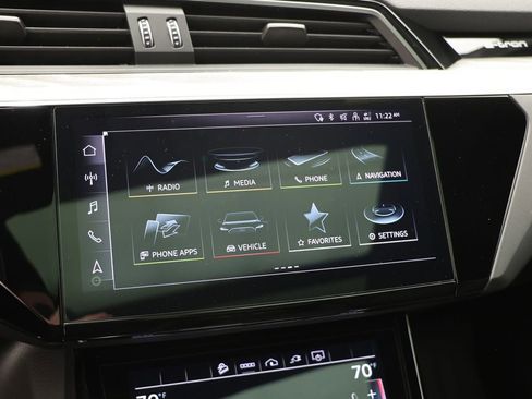 Used 2023 Audi e-tron Premium Plus w/ Premium Plus Package image 18