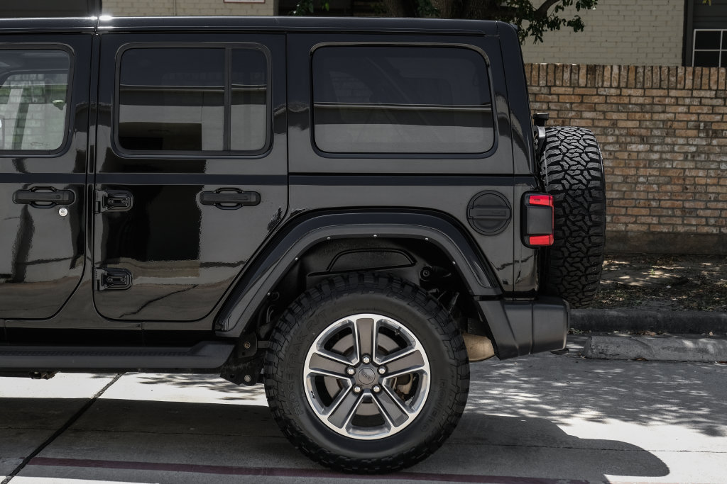 Used 2022 Jeep Wrangler Unlimited Sahara w/ LED Lighting Group AWD/4WD image 23
