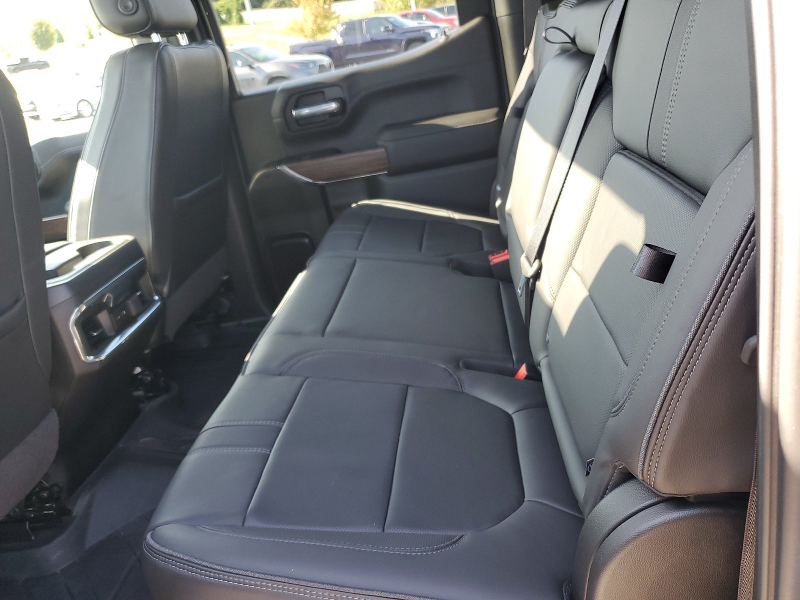 Used 2022 Chevrolet Silverado 1500 High Country w/ Technology Package AWD/4WD image 13