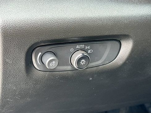 Used 2022 Chevrolet Traverse LS FWD image 10
