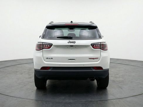 Used 2025 Jeep Compass Trailhawk image 7