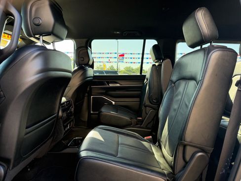 Used 2024 Jeep Wagoneer Series II AWD/4WD image 17