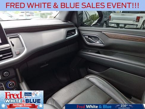 Used 2021 Chevrolet Suburban High Country AWD/4WD image 16